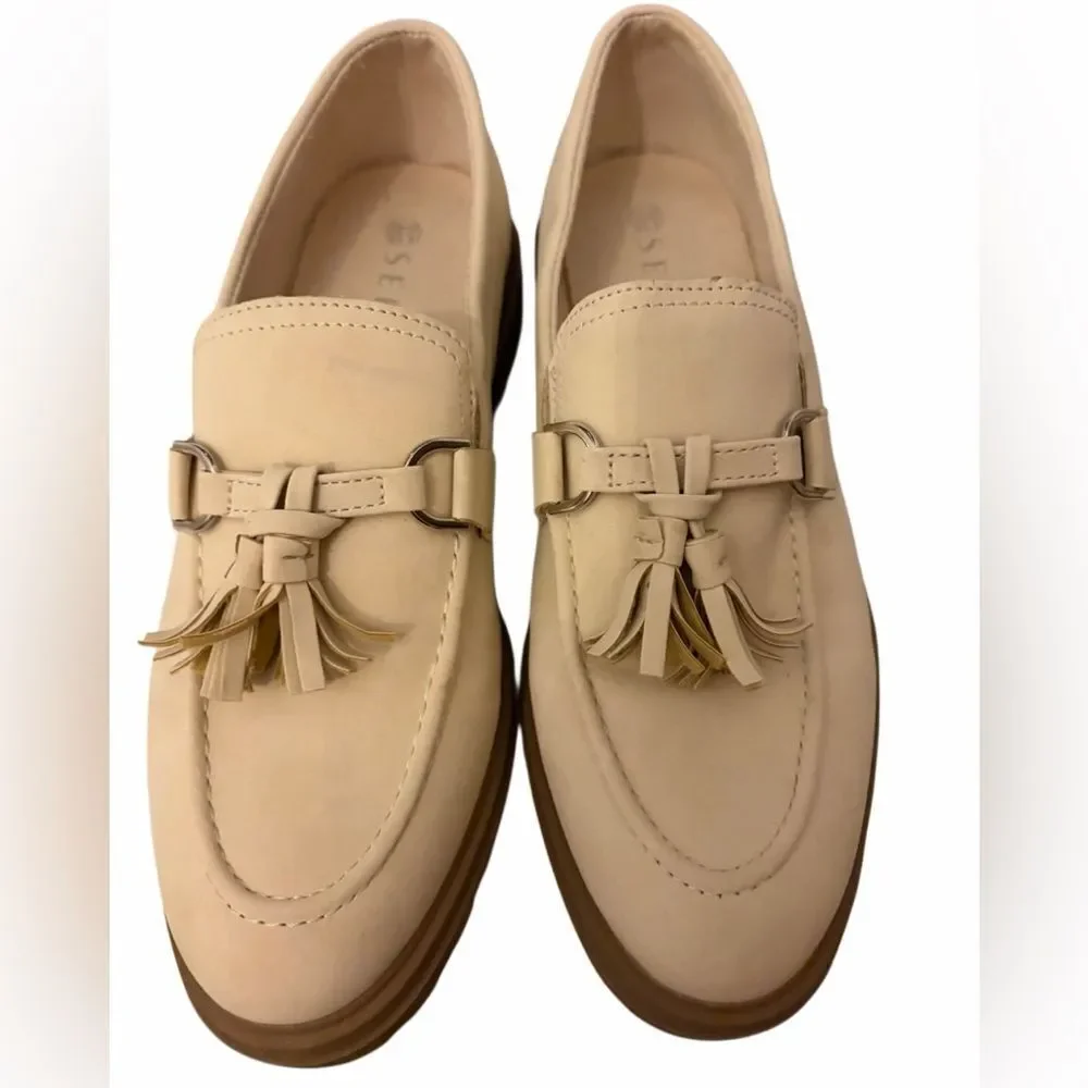 SERRA Women's loafers , cream color, lug sole, tassel , slip-on style sz 9._5